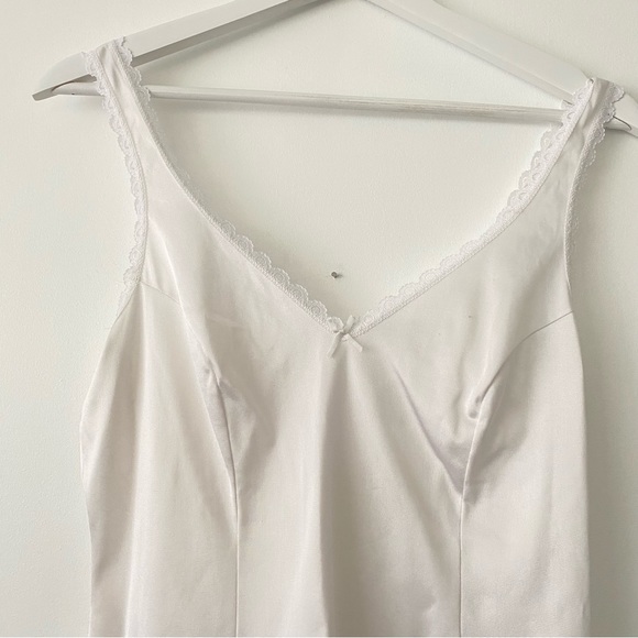 Vintage white silky lace trim tank top - Picture 4 of 7